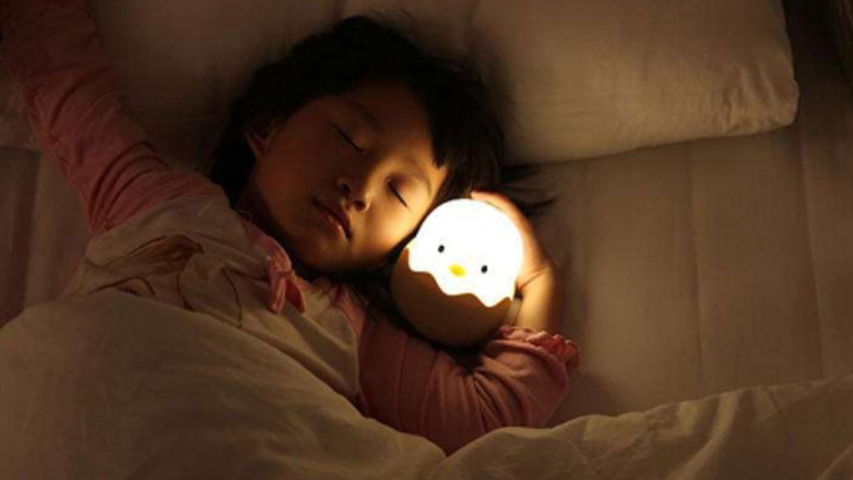 nhiều cha mẹ thường xuyên mở đèn sáng trong lúc con ngủ.