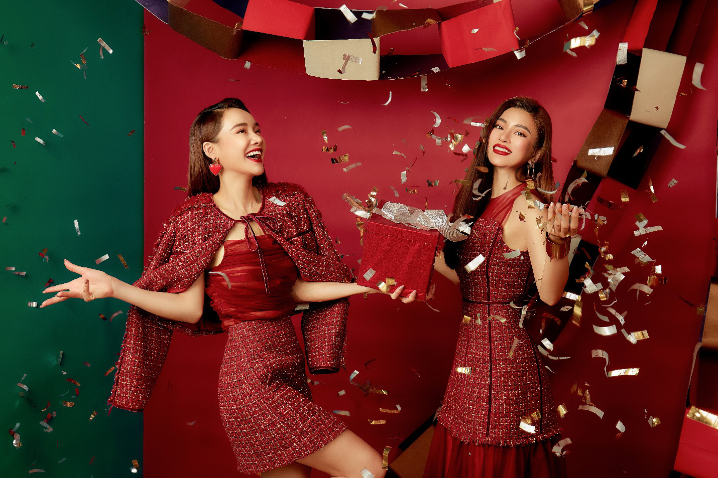 Những chiếc đầm màu đỏ đô sẽ phù hợp nhất cho các quý cô nữ tính, điệu đà.
