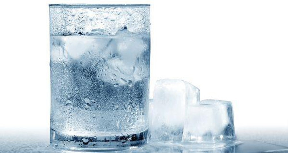 việc uống nước đá sẽ gây ảnh hưởng đến sức khỏe