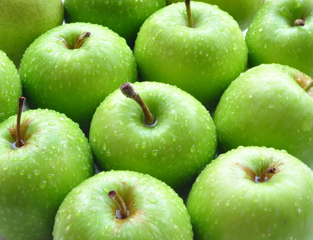 Chất xơ có trong táo xanh sẽ giúp cho việc trao đổi chất trong cơ thể diễn ra một cách thuận lợi